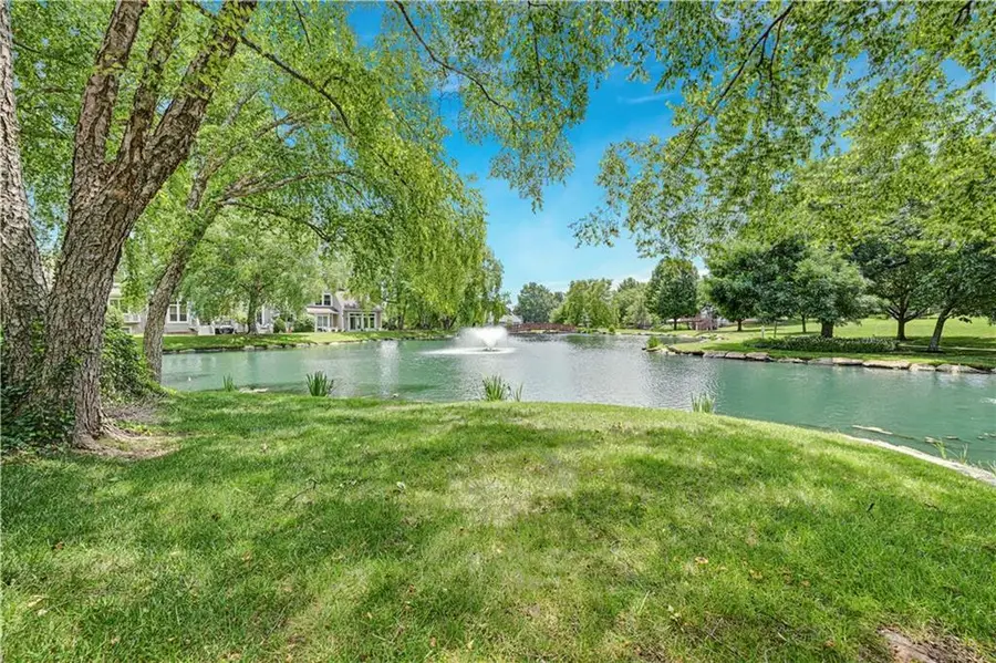 2433 W 137th Place, Leawood, KS 66224 - #2