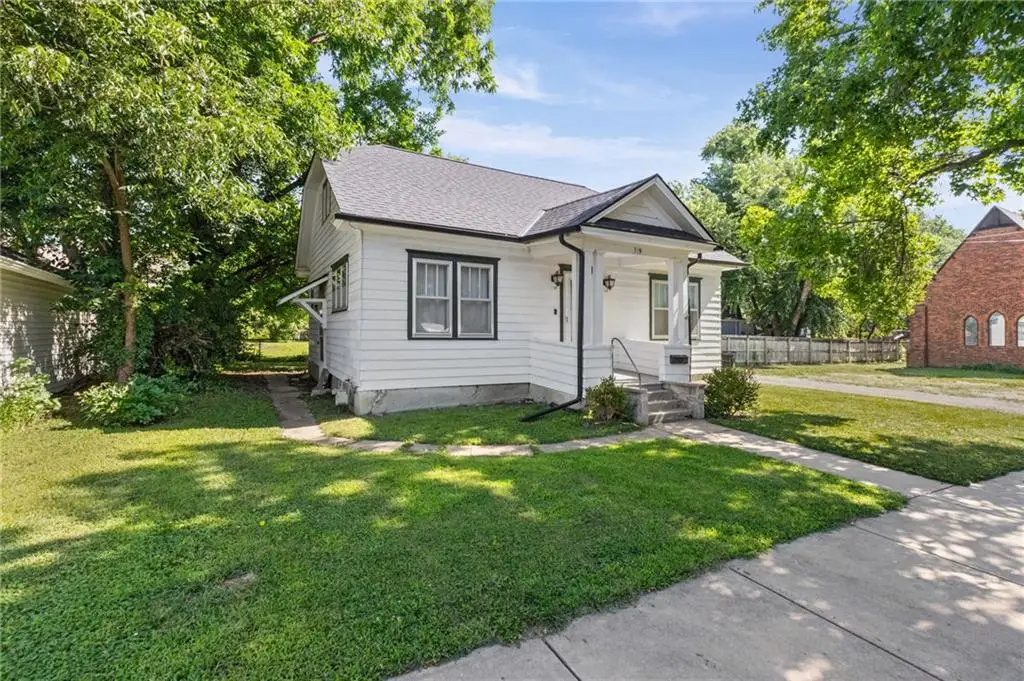 319 W 5th Street, Ottawa, KS 66067 - #1