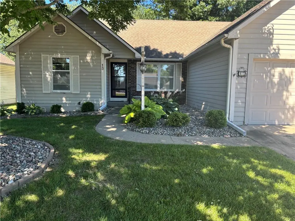 13 Stratford Place Point, Saint Joseph, MO 64506 - #1