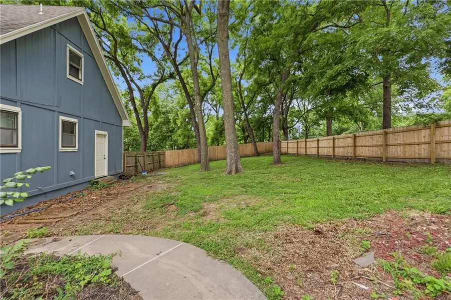 1402 NW Weatherstone Lane, Blue Springs, MO 64015 - #3