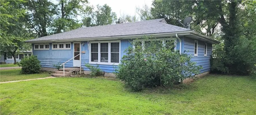604 N Vermont Street, Iola, KS 66749 - #2