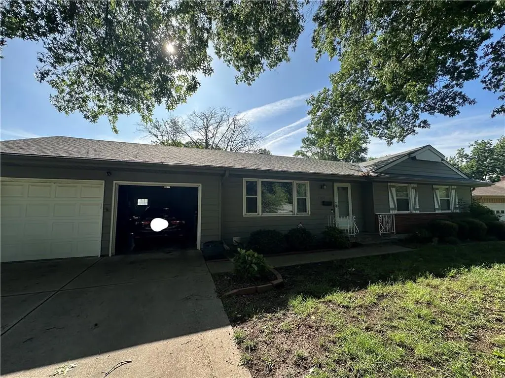 7505 Elm Avenue, Kansas City, MO 64138 - #1