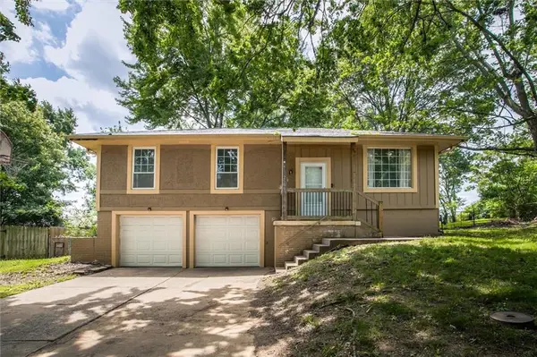 2500 SW Jackson Court, Blue Springs, MO 64015