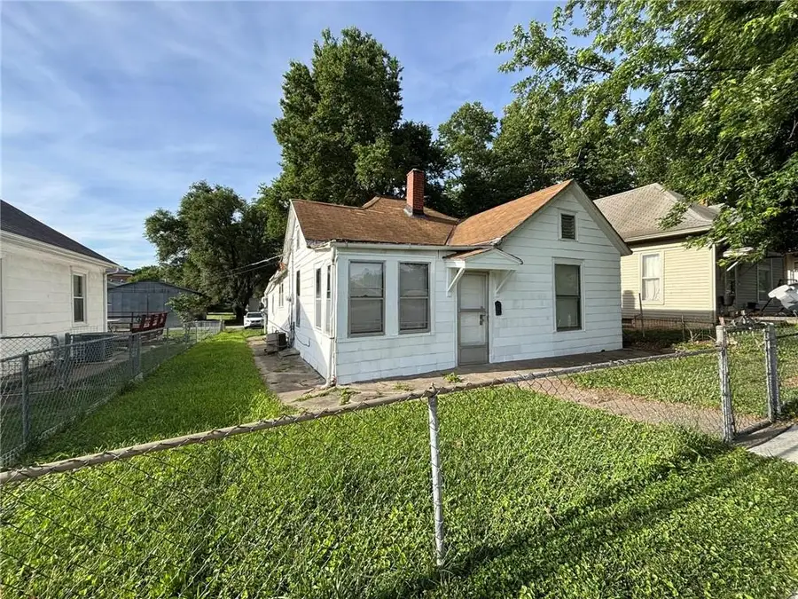 1011 5th Avenue, Saint Joseph, MO 64505 - #2