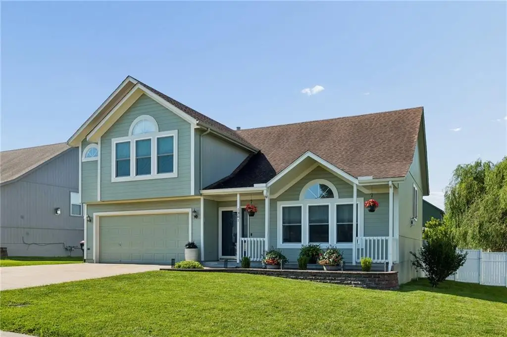 1301 Bradford Drive, Greenwood, MO 64034 - #1