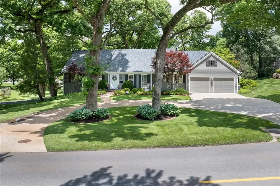 2831 Lovers Lane, Saint Joseph, MO 64506 - #2