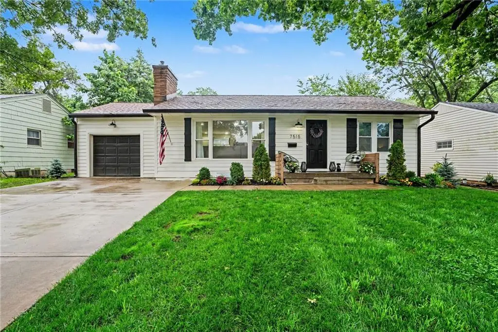 7515 Juniper Drive, Prairie Village, KS 66208 - #1