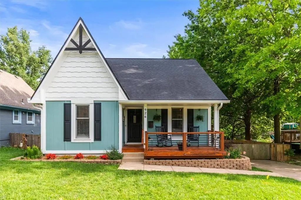 926 E Myrtle Street, Pleasant Hill, MO 64080 - #1
