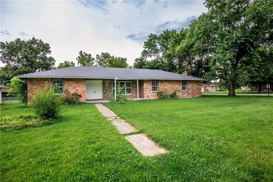 818 Sycamore Street, Lacygne, KS 66040 - #2
