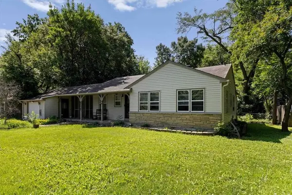 6201 67th Street, Overland Park, KS 66204