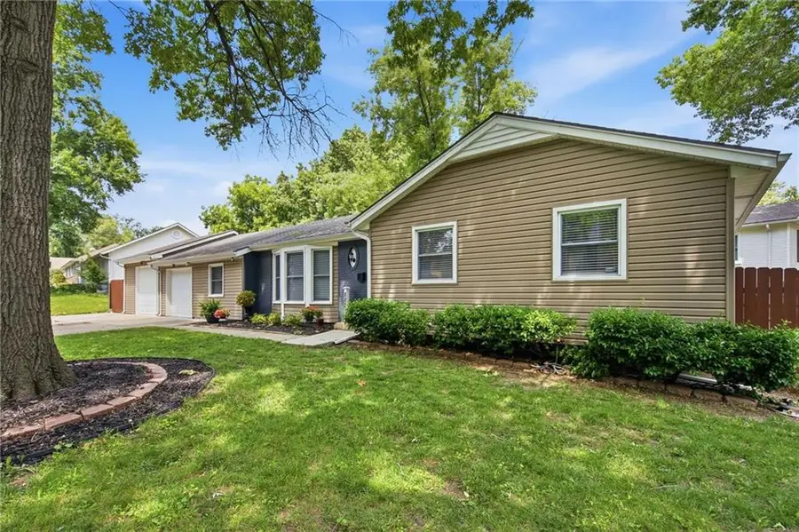 8821 Lowell Avenue, Overland Park, KS 66212 - #2