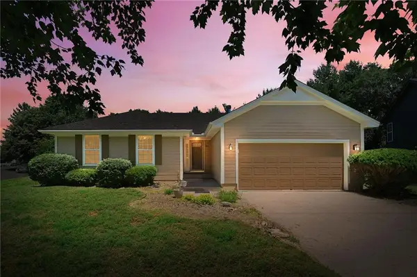 1810 NW Harbor Court, Blue Springs, MO 64015