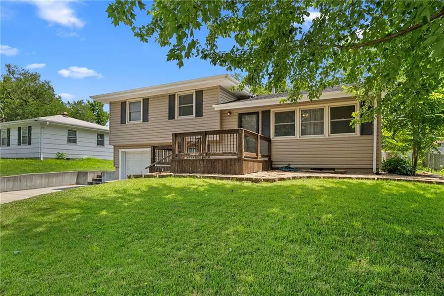 6303 N Wayne Avenue, Gladstone, MO 64118 - #2