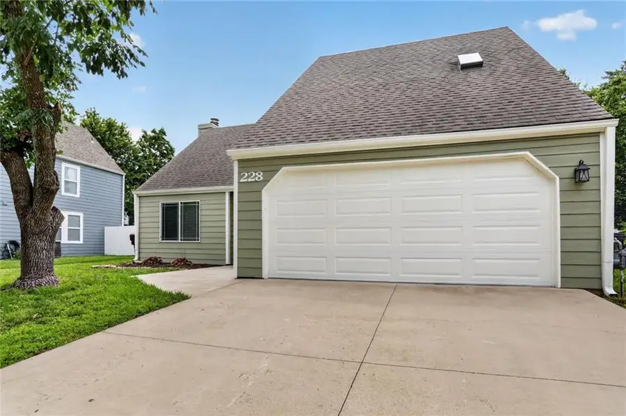 228 Deerfield Lane, Lawrence, KS 66049 - #2