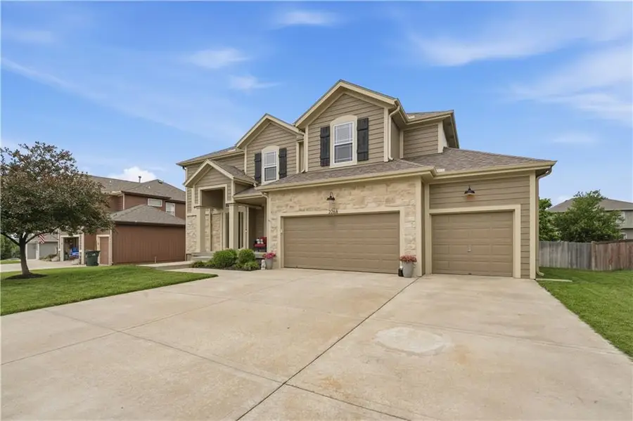 2268 W Concord Drive, Olathe, KS 66061 - #2