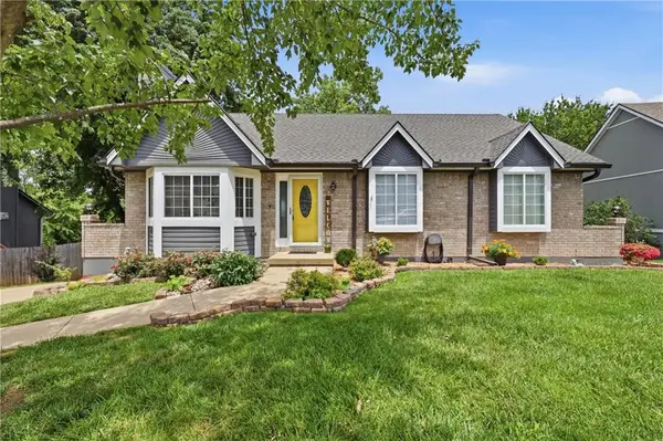 302 SW 24th Street, Oak Grove, MO 64075