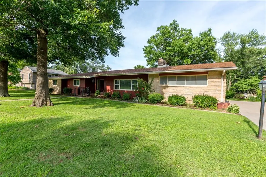 617 Jarboe Street, Burlington, KS 66839 - #1