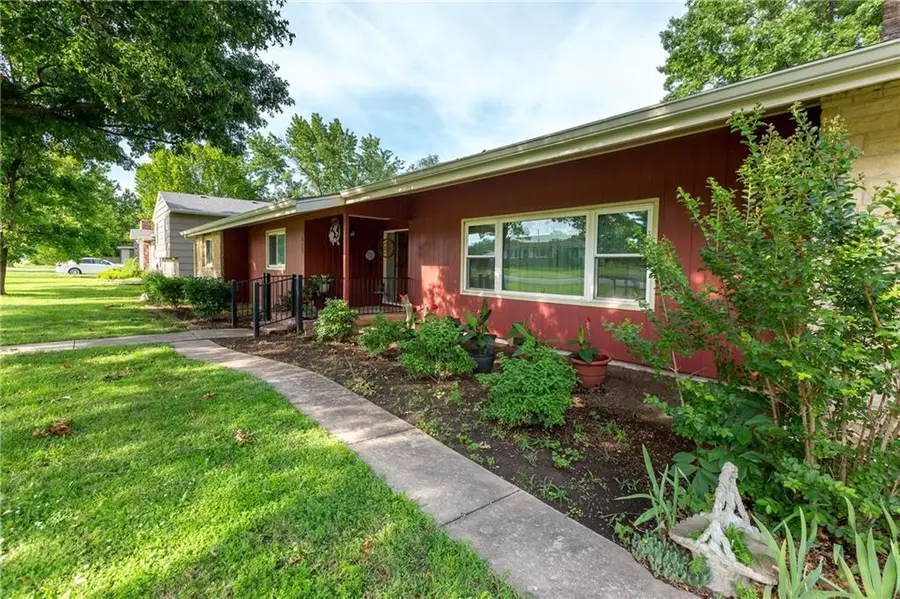 617 Jarboe Street, Burlington, KS 66839 - #3