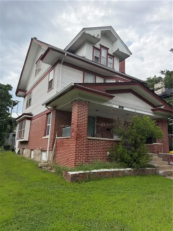 136 Spruce Avenue, Kansas City, MO 64123 - #2