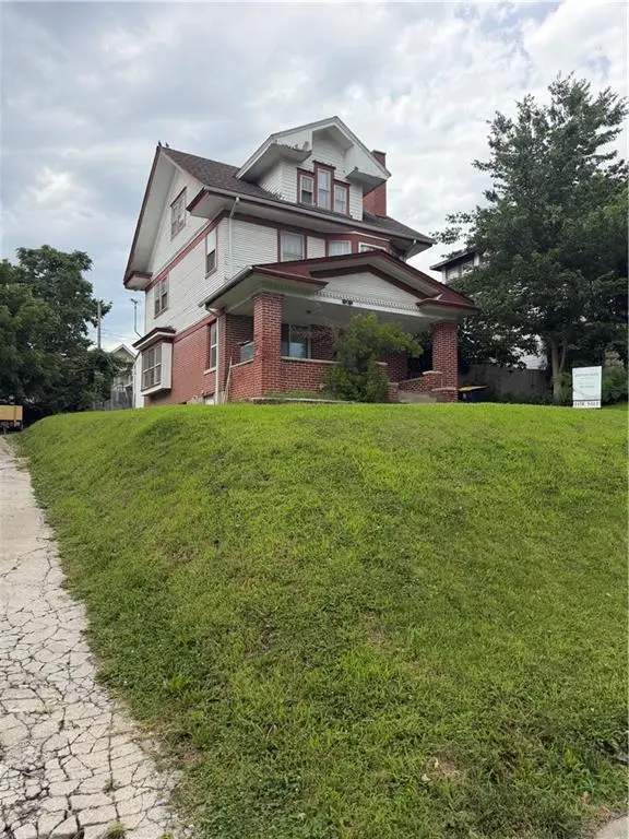 136 Spruce Avenue, Kansas City, MO 64123 - #3