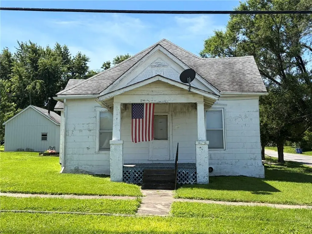 312 W Van Buren Street, Gallatin, MO 64640 - #1