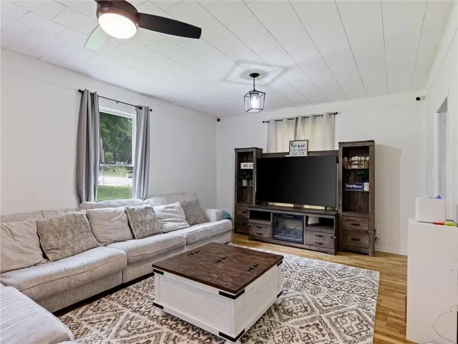 667 Thornton Street, Leavenworth, KS 66048 - #3