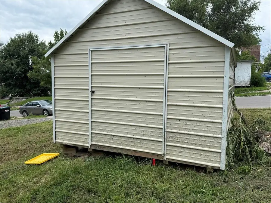 904 Vine Street, Saint Joseph, MO 64503 - #3