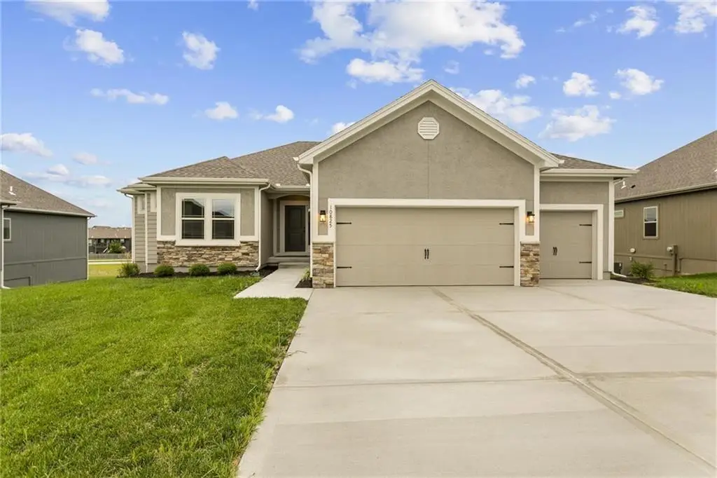 11016 N Corrington Avenue, Kansas City, MO 64156 - #1