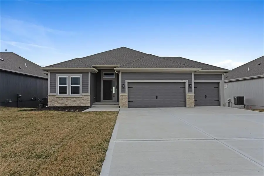 11010 N Corrington Avenue, Kansas City, MO 64156 - #2