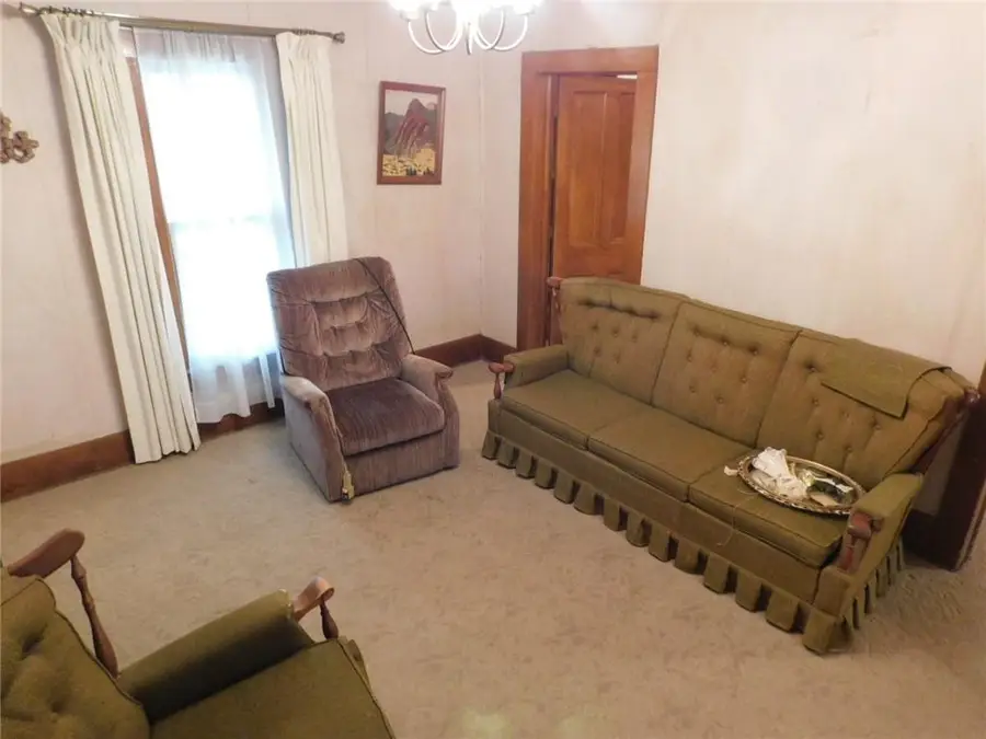 702 W Larch Street, Cherokee, KS 66724 - #3