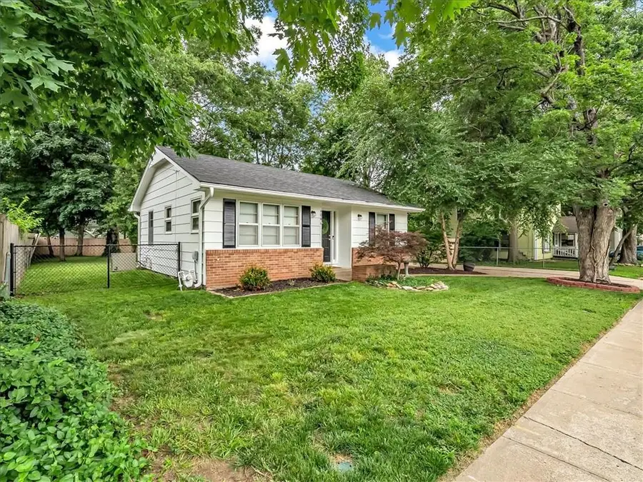 404 E Hale Street, Spring Hill, KS 66083 - #3