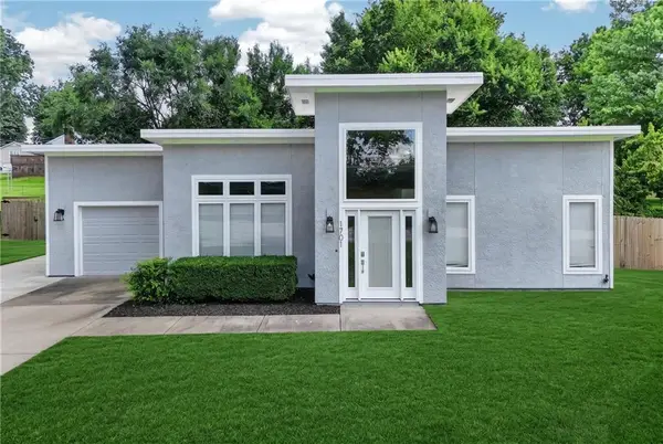 1701 NE Cookingham Drive, Kansas City, MO 64155