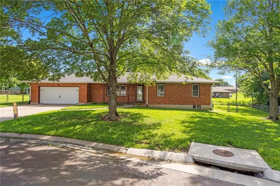 430 Chestnut Drive, Marshall, MO 65340 - #2