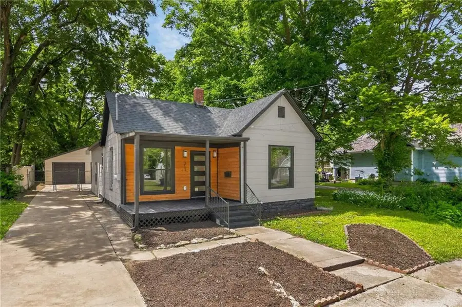 313 W Poplar Street, Olathe, KS 66061 - #2
