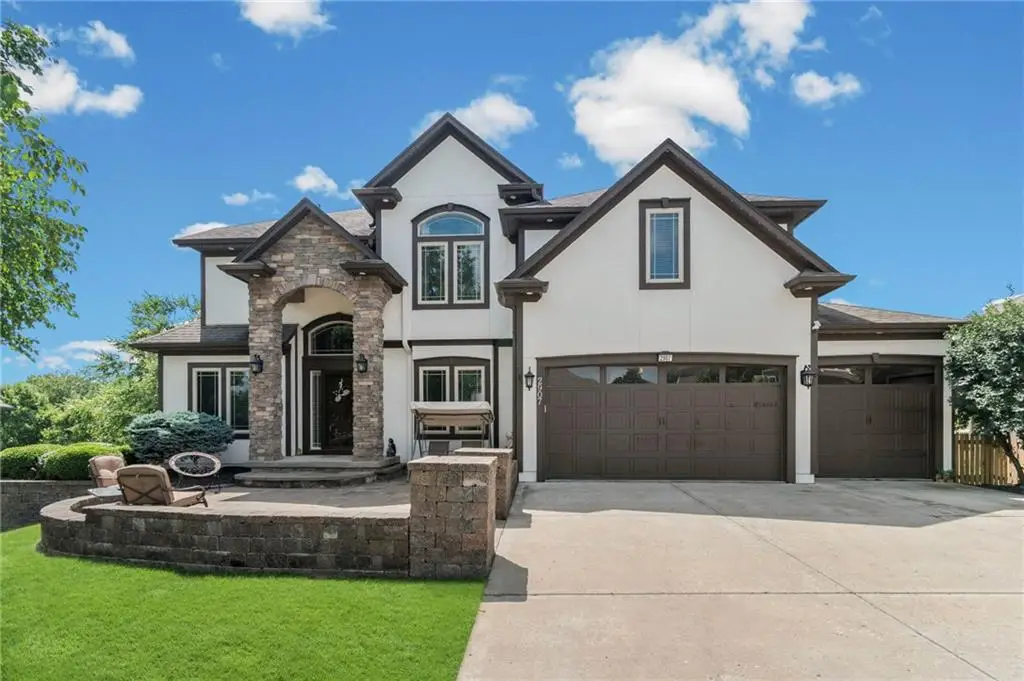 2907 NE Viewpark Place, Lees Summit, MO 64086 - #1