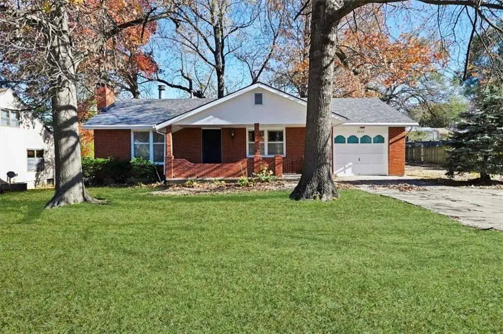2509 10th Avenue, Leavenworth, KS 66048 - #1
