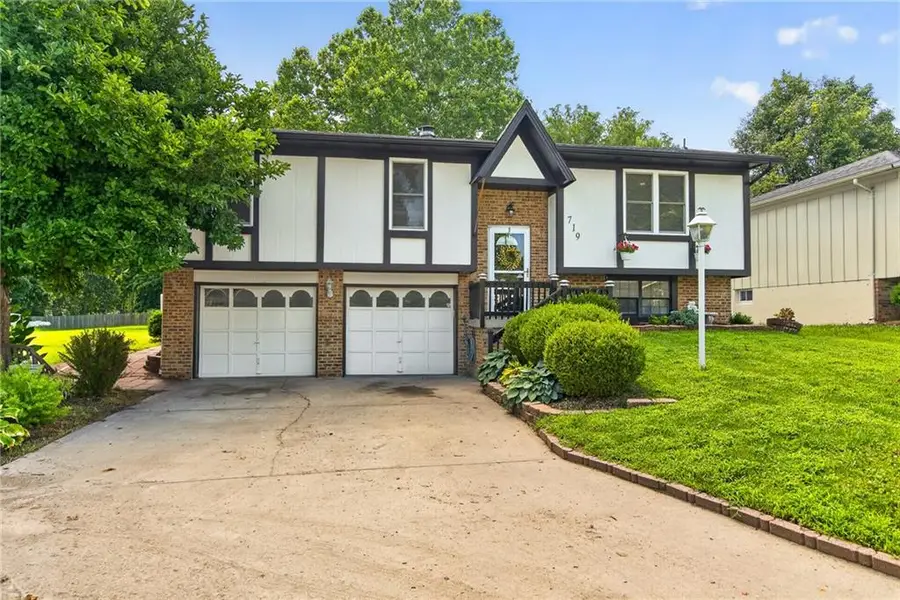 719 S 6th Street, Edwardsville, KS 66111 - #2
