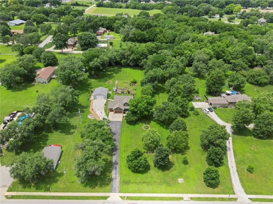 1812 N 150th Street, Basehor, KS 66007 - #2