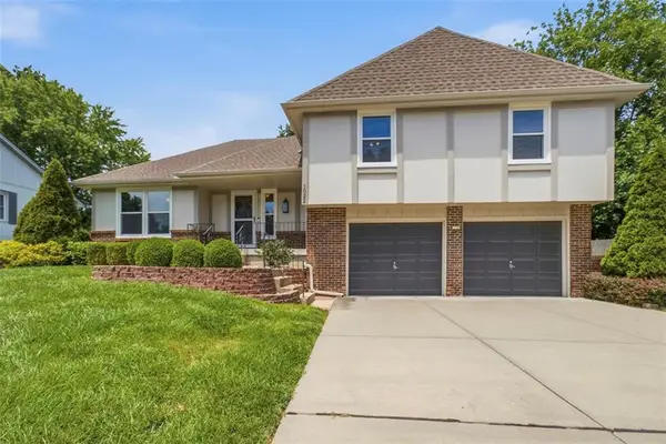 1022 SE 5th Street, Lee's Summit, MO 64063