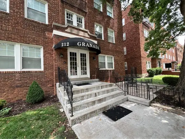 212 Emanuel Cleaver Ii Boulevard #2 West, Kansas City, MO 64112
