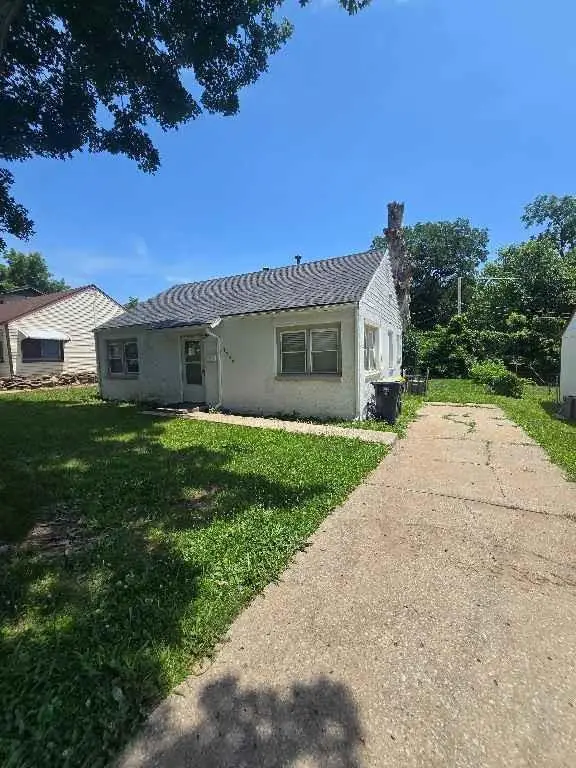 7229 Agnes Avenue, Kansas City, MO 64132 - #1