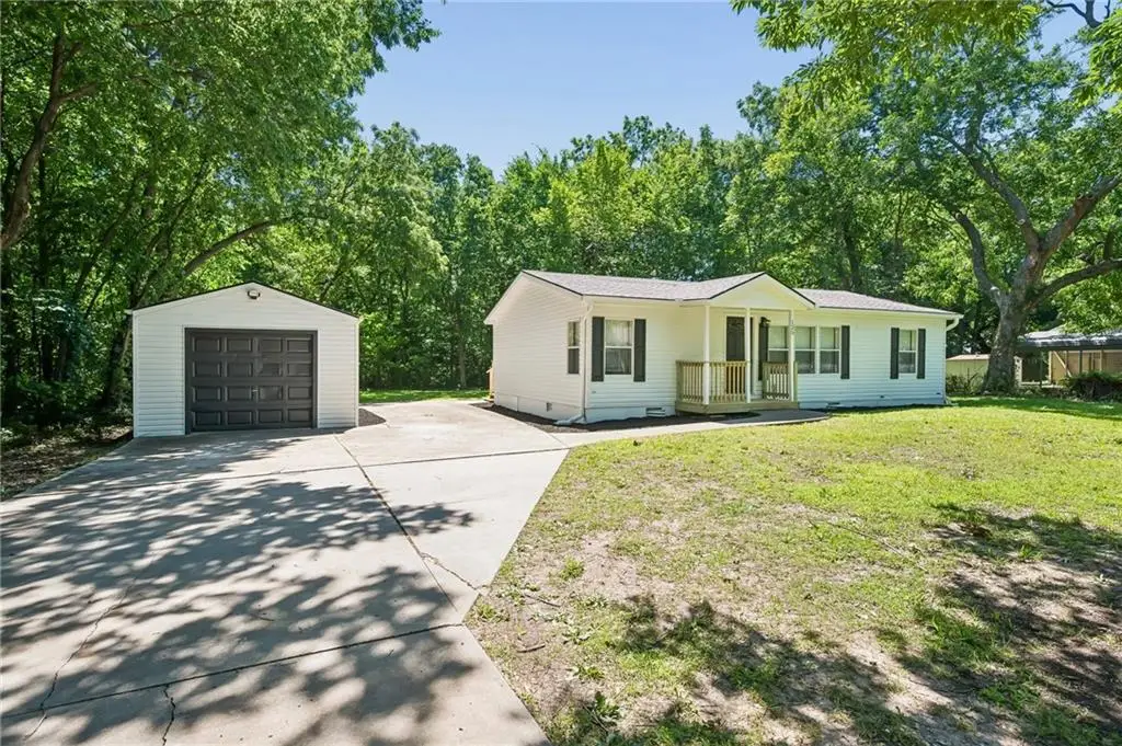 125 Gould Street, Tonganoxie, KS 66086 - #1