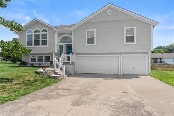 2102 Grant Circle, Greenwood, MO 64034