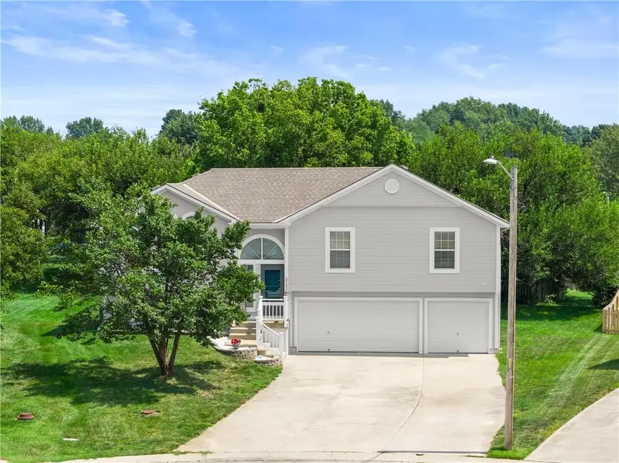 2102 Grant Circle, Greenwood, MO 64034 - #2