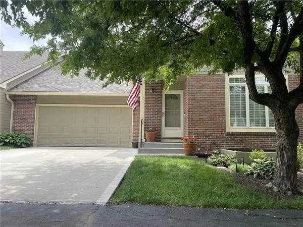 15756 S Sunset Drive #703, Olathe, KS 66062