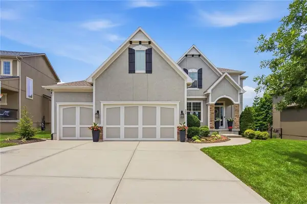 988 SW Perth Shire Drive, Lee's Summit, MO 64081