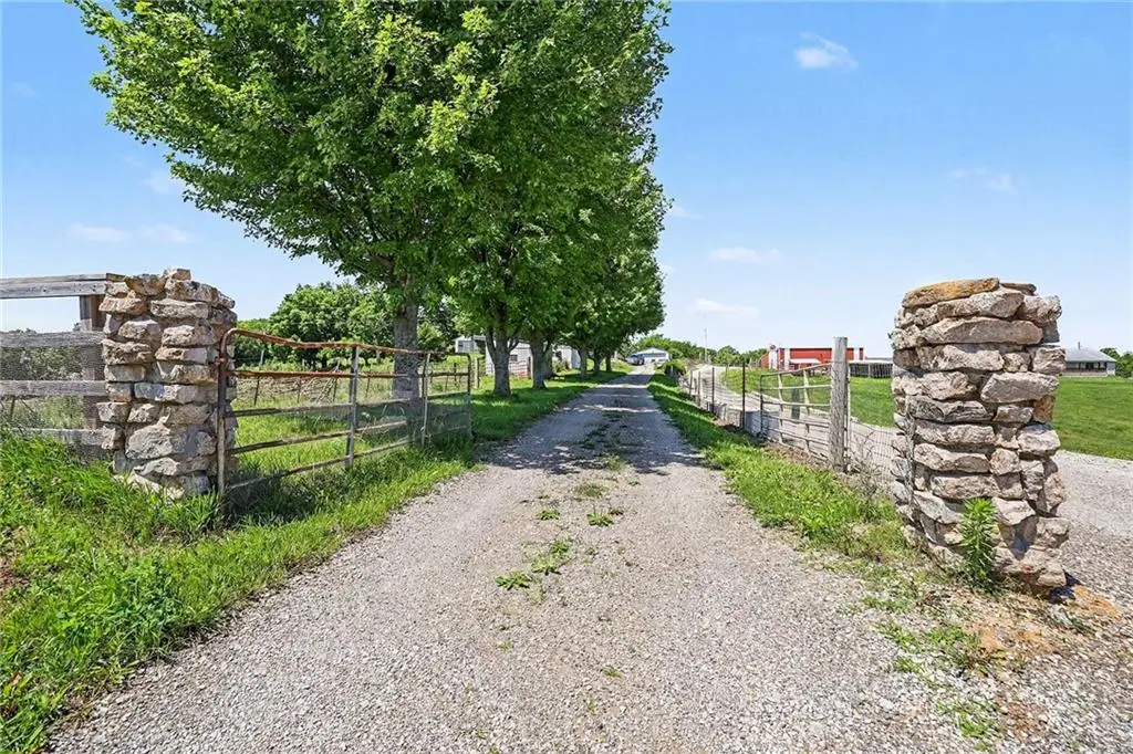 9220 NW N Highway, Kansas City, MO 64153 - #1