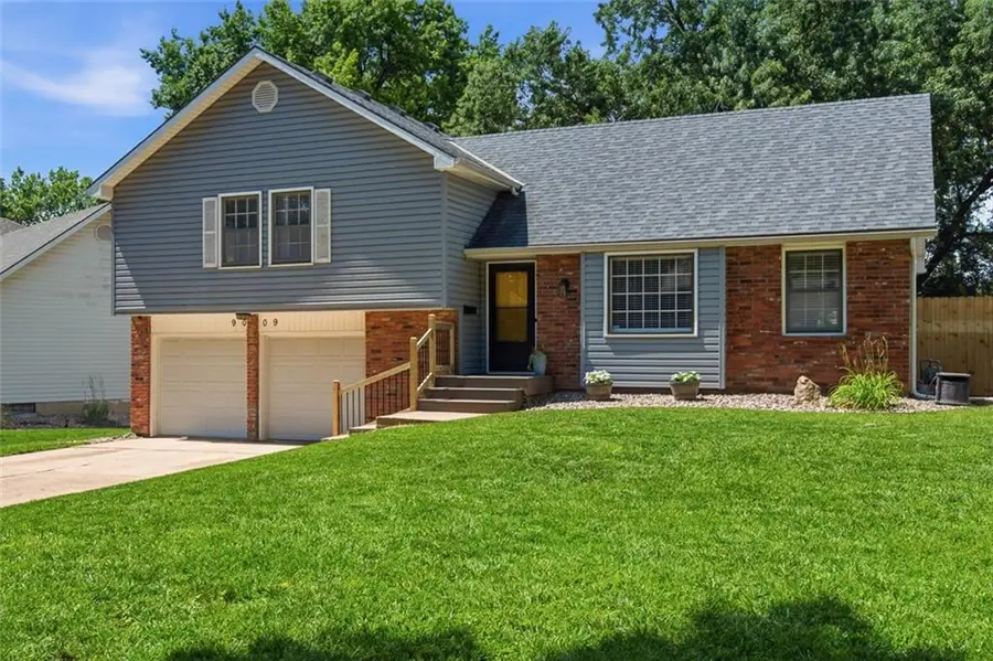 9009 W 82nd Place, Overland Park, KS 66204 - #2