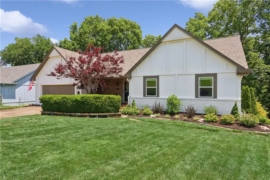 5909 Greenwood Street, Shawnee, KS 66216 - #2