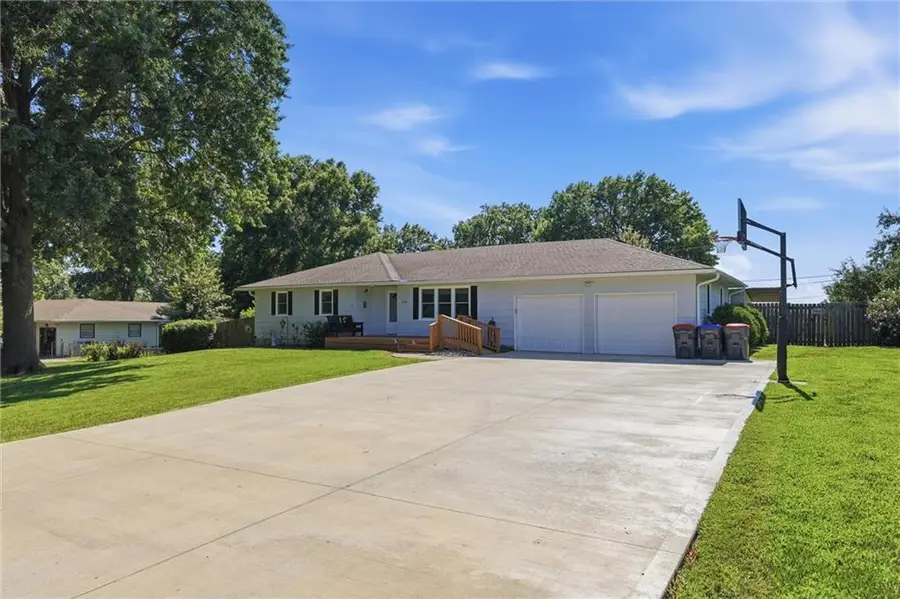 3714 N 154th Terrace, Basehor, KS 66007 - #3